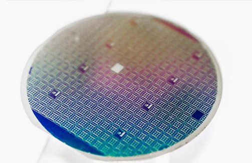 光刻胶的主要成分有哪些?在半导体制造中的作用是什么?